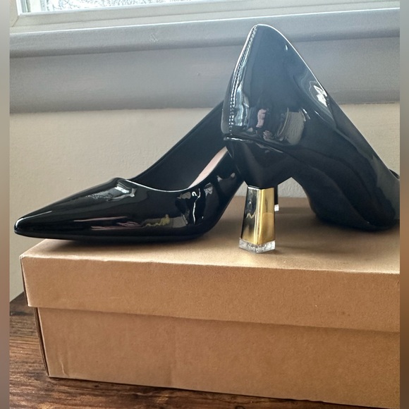 NEW! Size 40 women’s black patent leather pumps with gold and clear heel - Picture 8 of 15